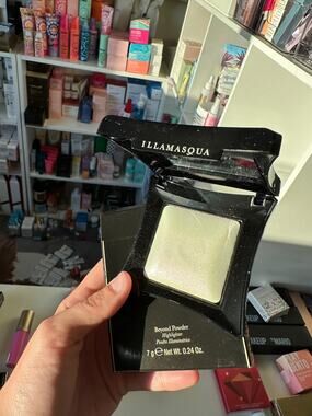 Illamasqua Beyond Powder Highlighter